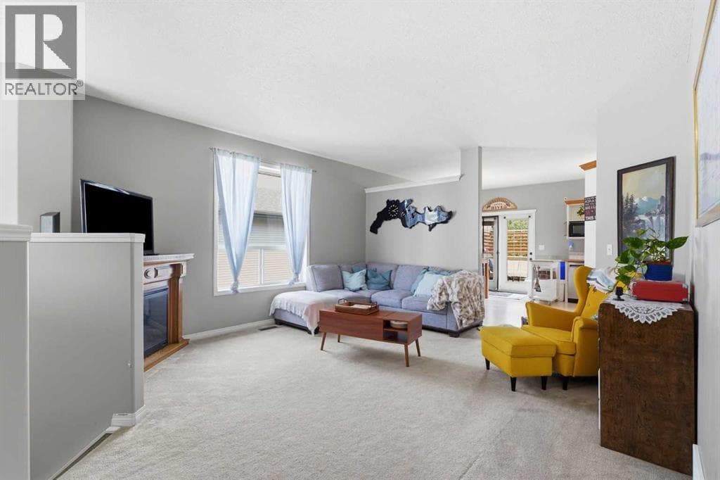 27 Hallgren Drive — photo 4