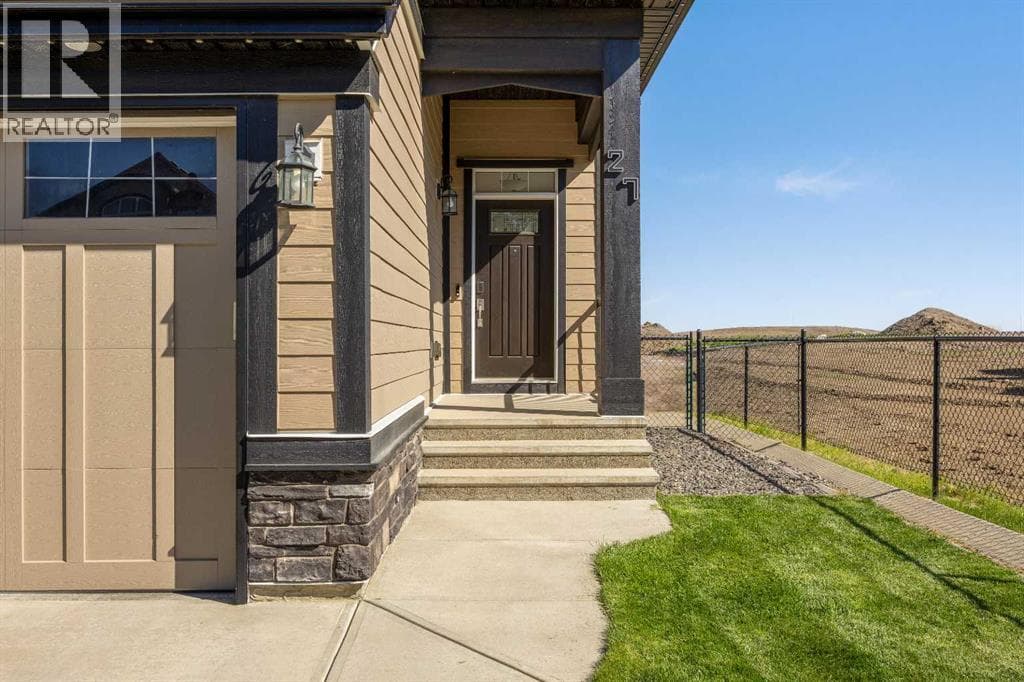 27 Mahogany Crescent SE — photo 3