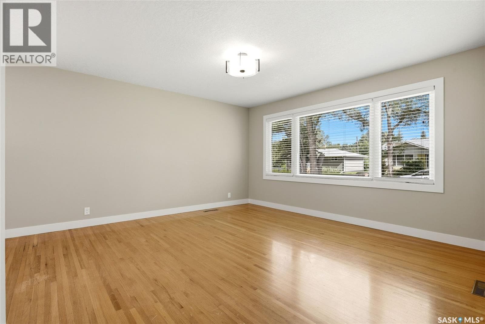 233 Orchard CRESCENT — photo 5