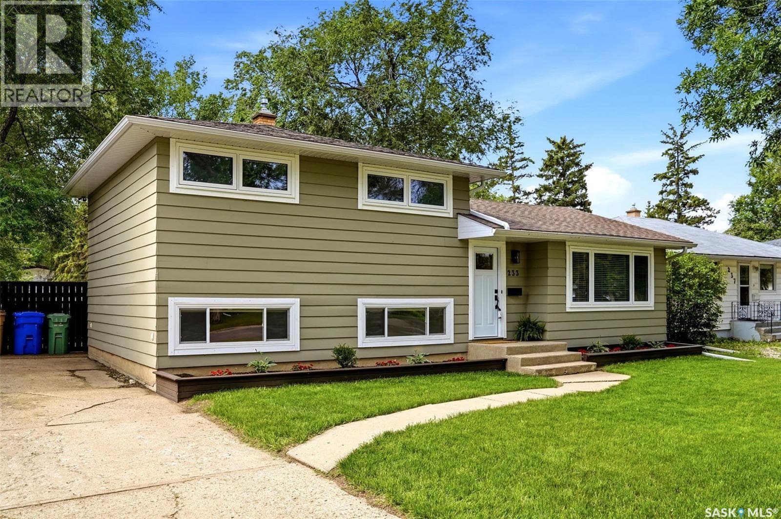 233 Orchard CRESCENT