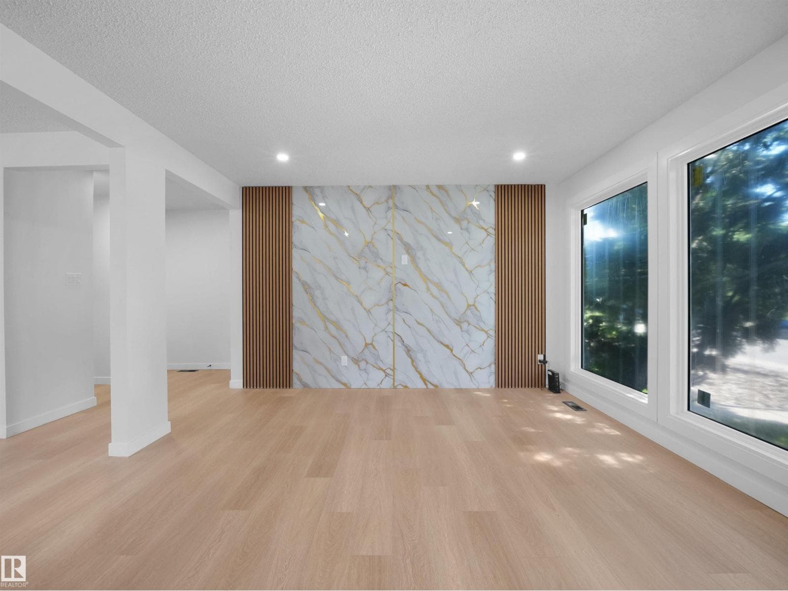 8804 19 AV NW — photo 5