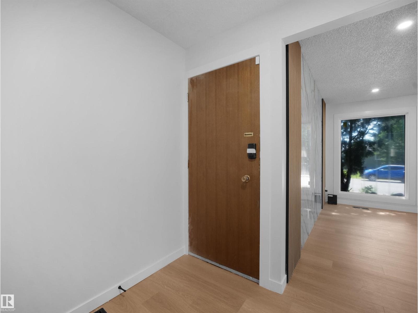 8804 19 AV NW — photo 3