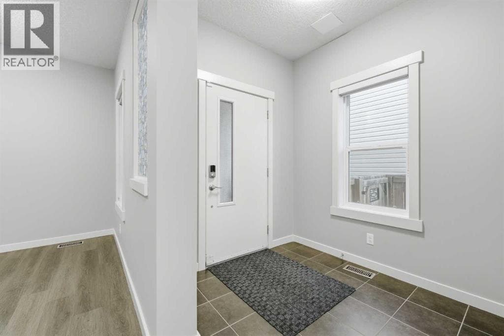 148 Walden Square SE — photo 2