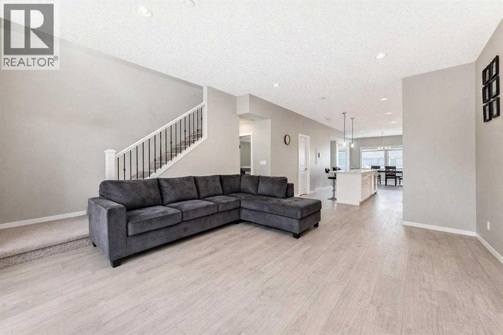 140 Howse Avenue NE — photo 5