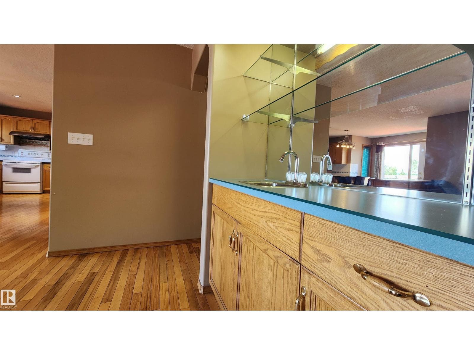 2708 44A AV NW — photo 5