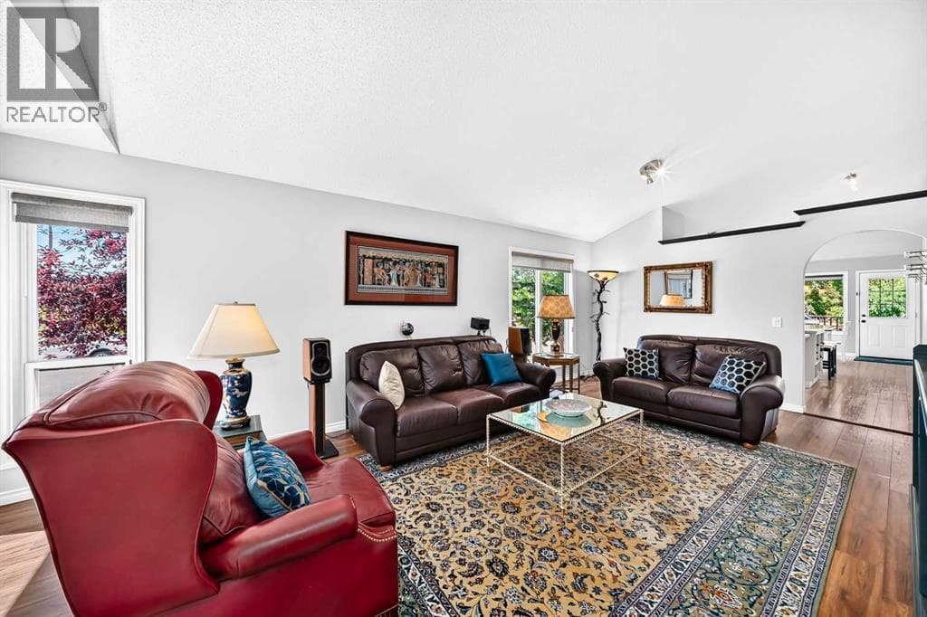 4 Valley Meadow Close NW — photo 4