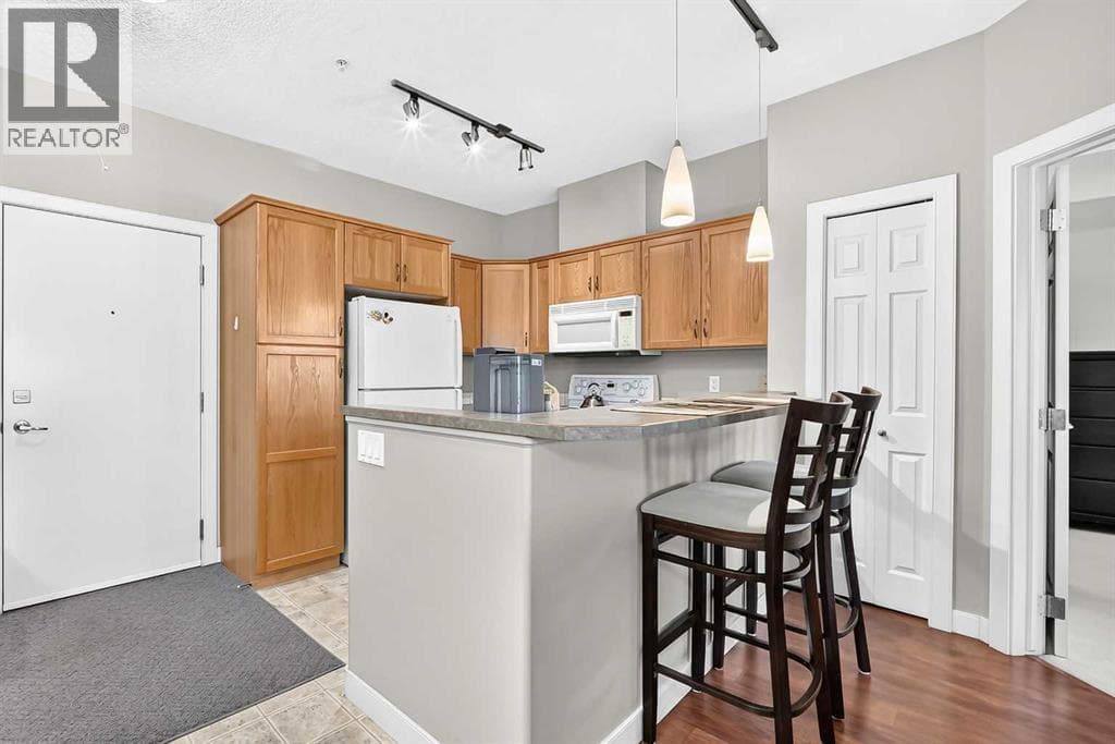 303, 1414 17 Street SE — photo 5