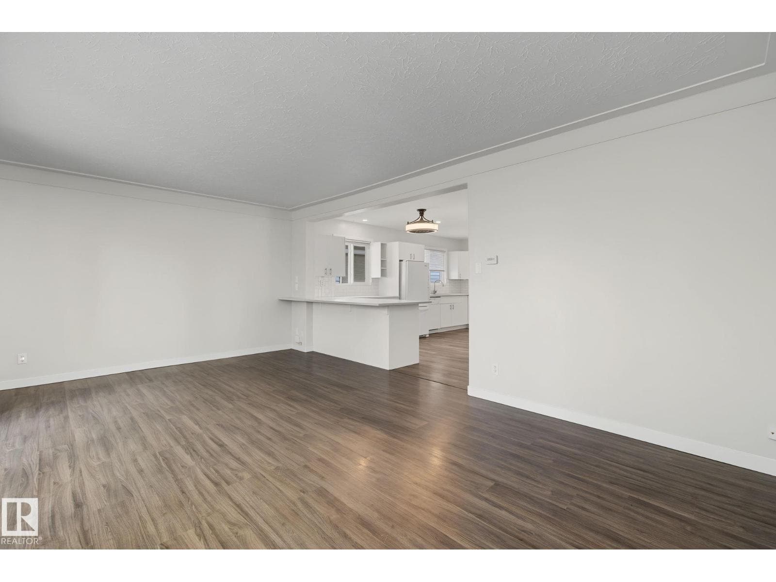 9545 65 AV NW — photo 4