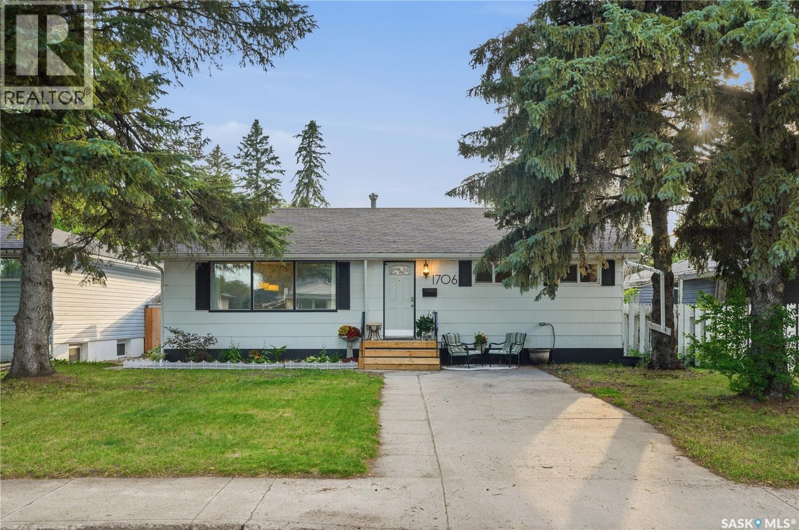 1706 Ewart AVENUE