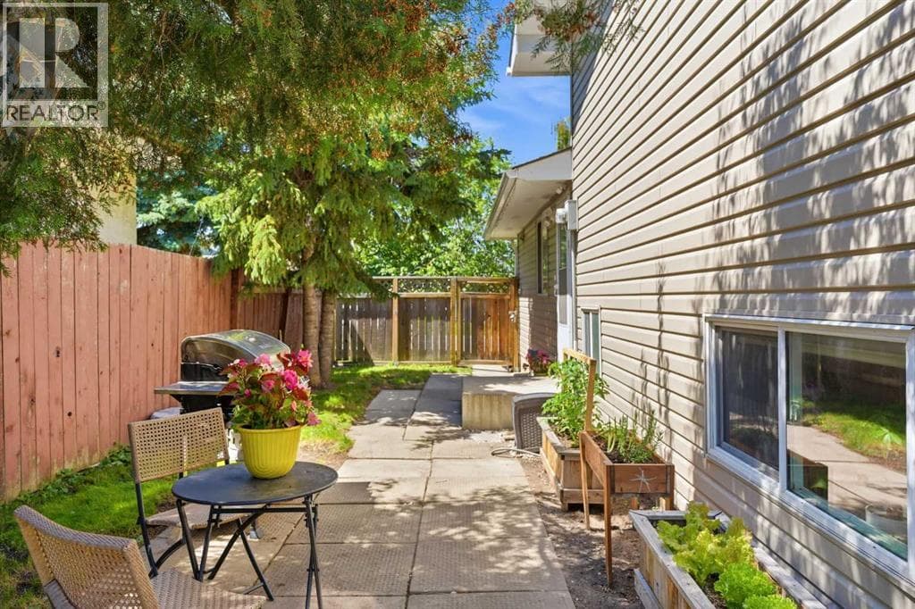 151 Templevale Place NE — photo 5