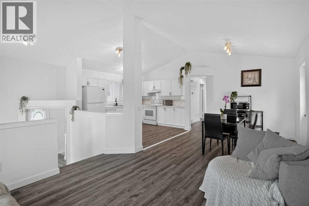 113 Mt Lorette Place SE — photo 5