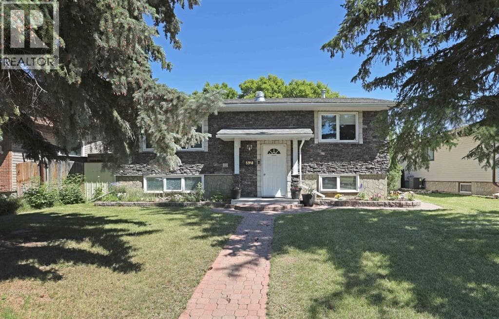 52 Marshall Drive W — photo 2