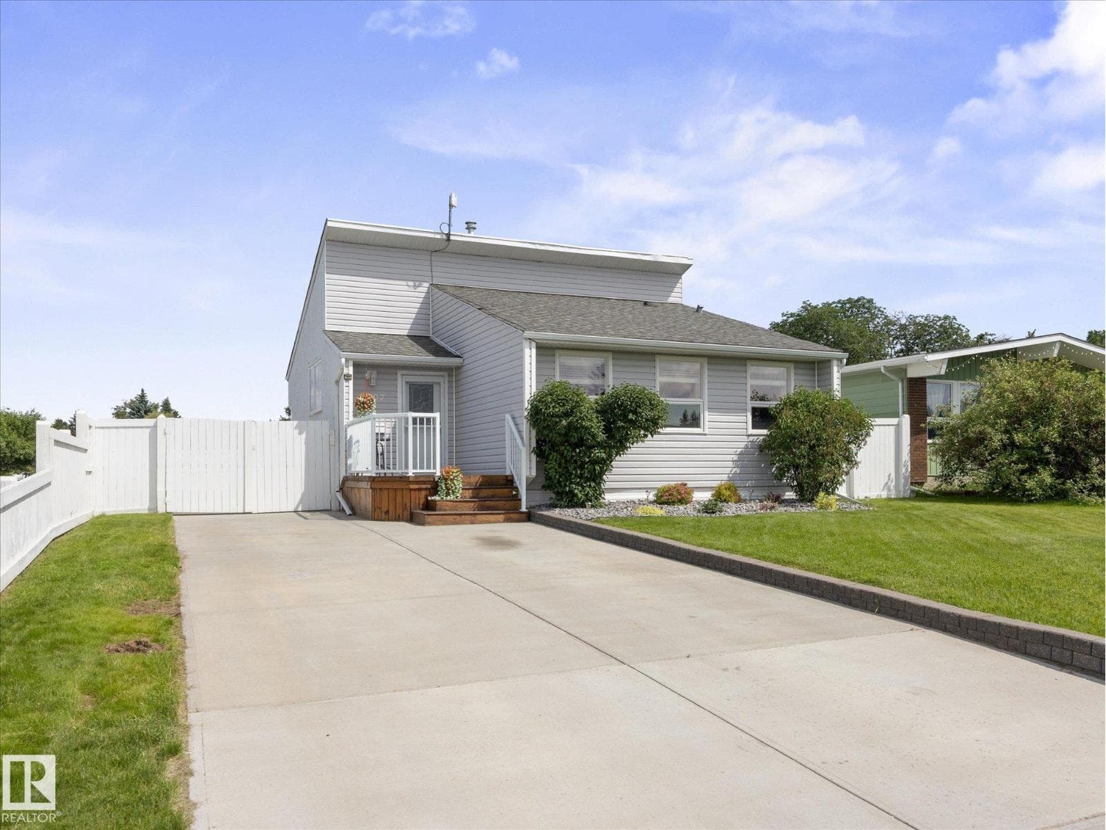 3607 42 ST — photo 2