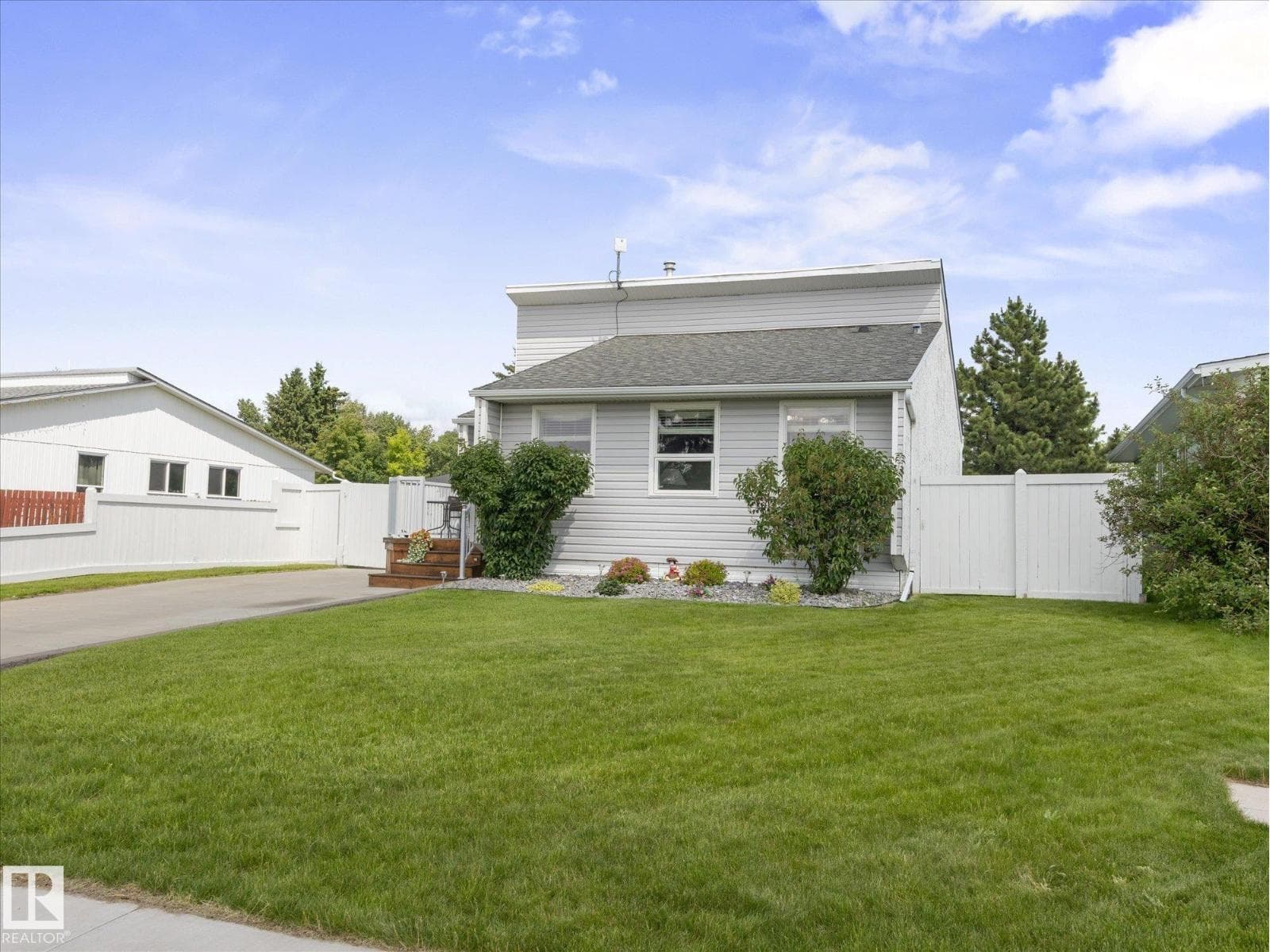 3607 42 ST — photo 3