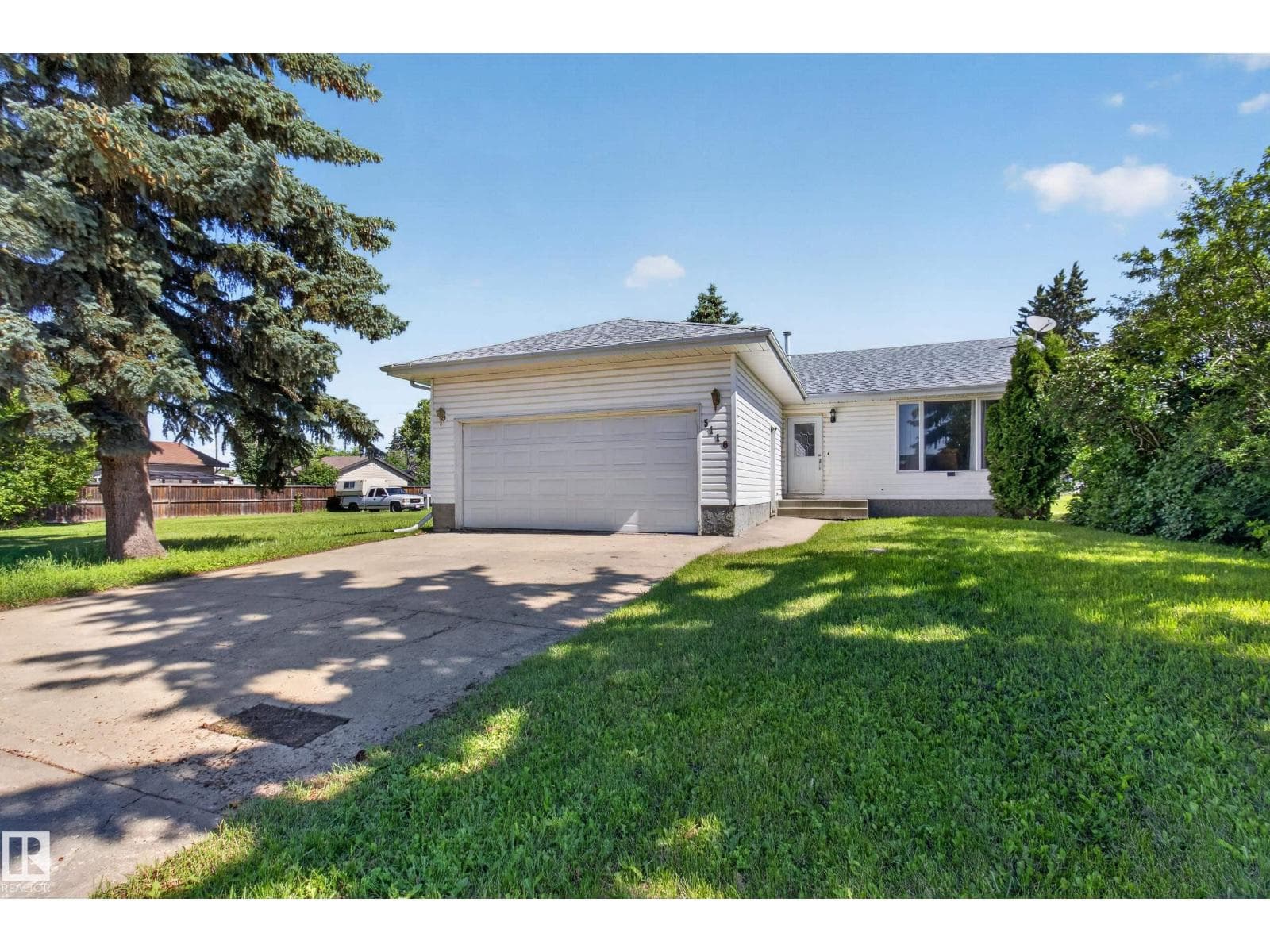 5116 52 Ave