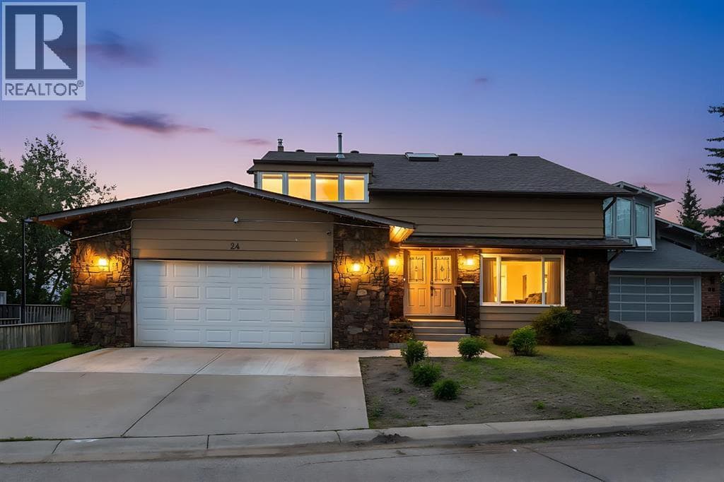 24 Woodgrove Crescent SW — photo 2