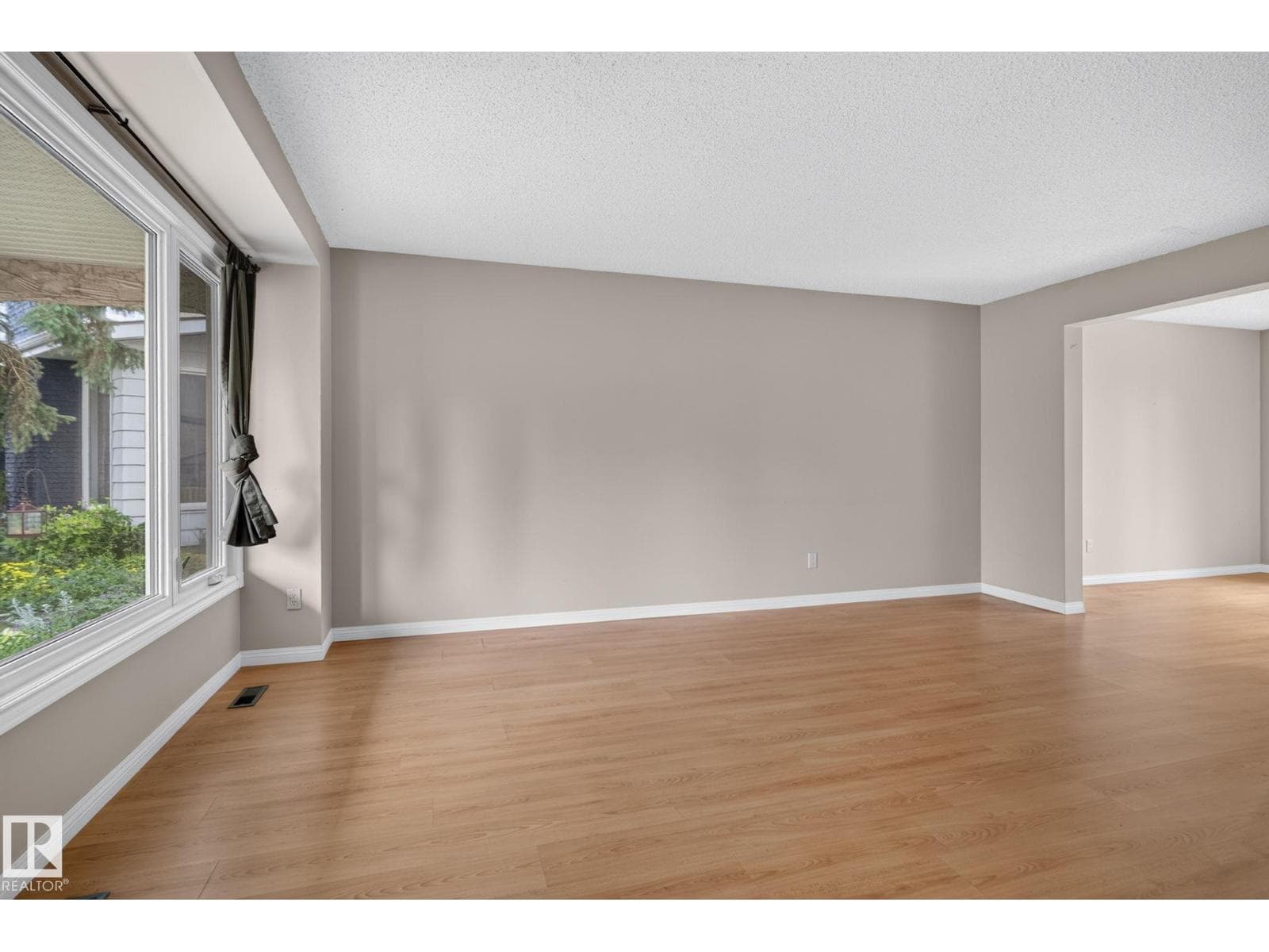 14703 58 AVE NW — photo 5