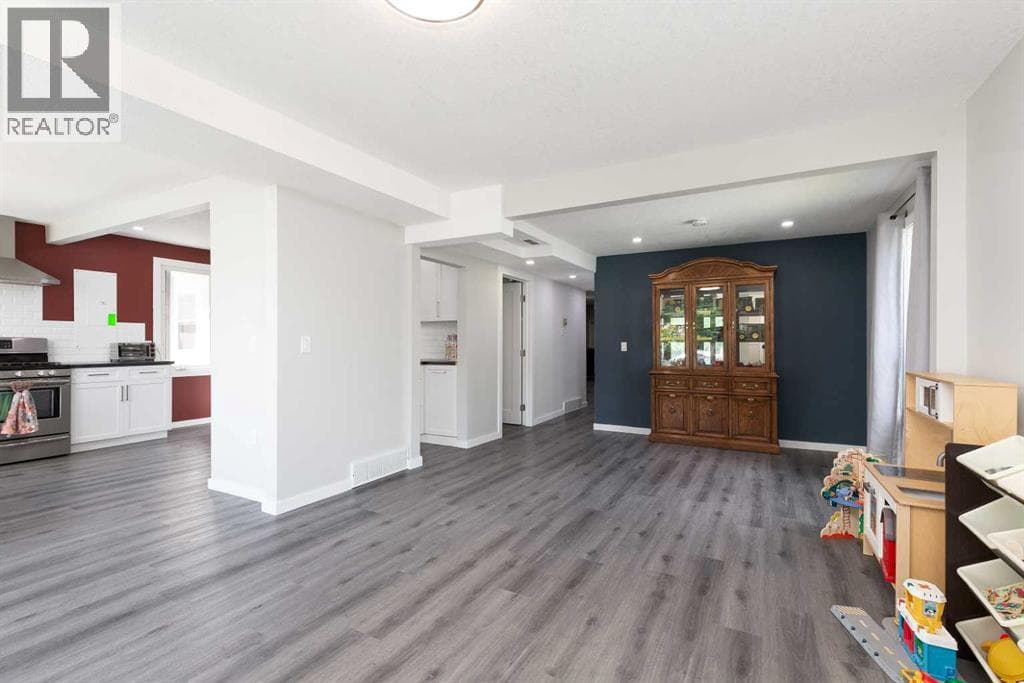 116 1 Street SW — photo 4