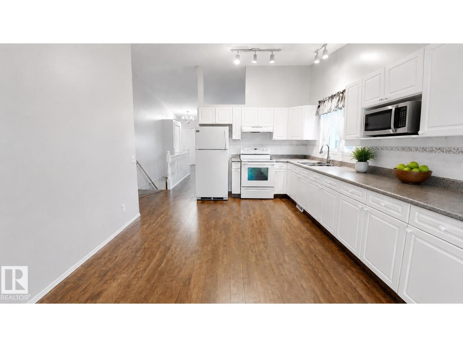 3703 131 AV NW — photo 5