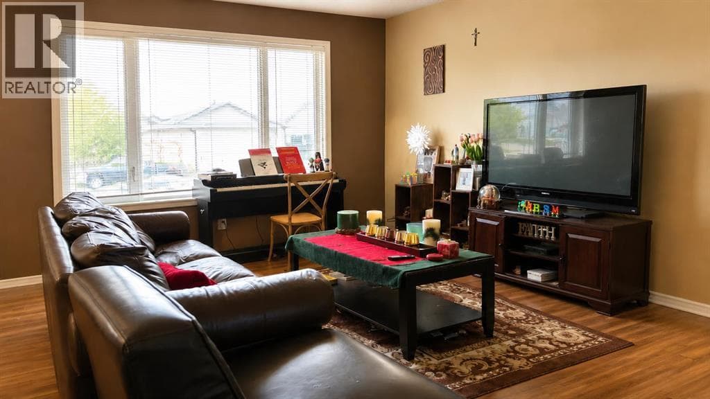 83 Lakeway Boulevard — photo 3