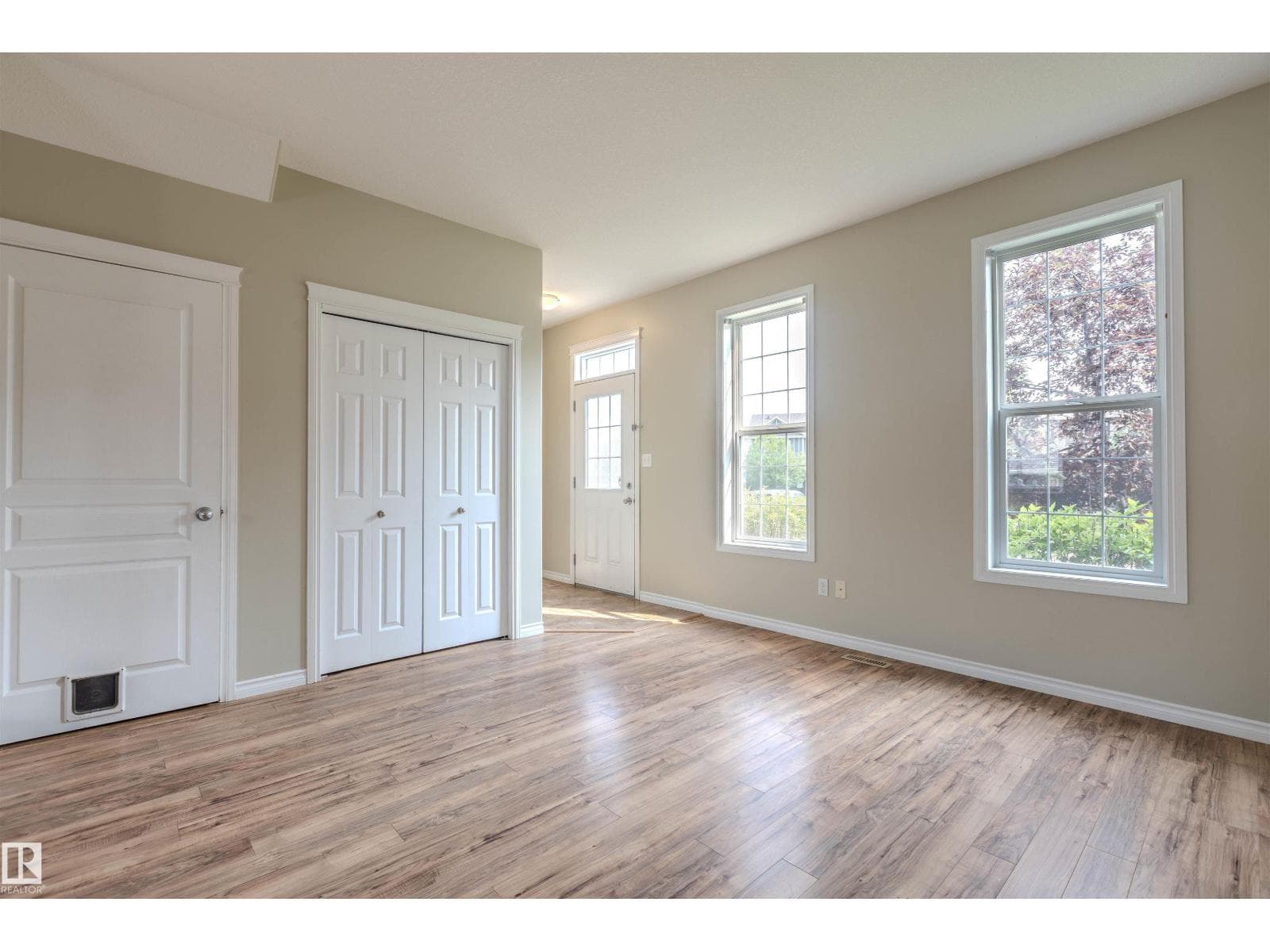 9812 104 AV — photo 5