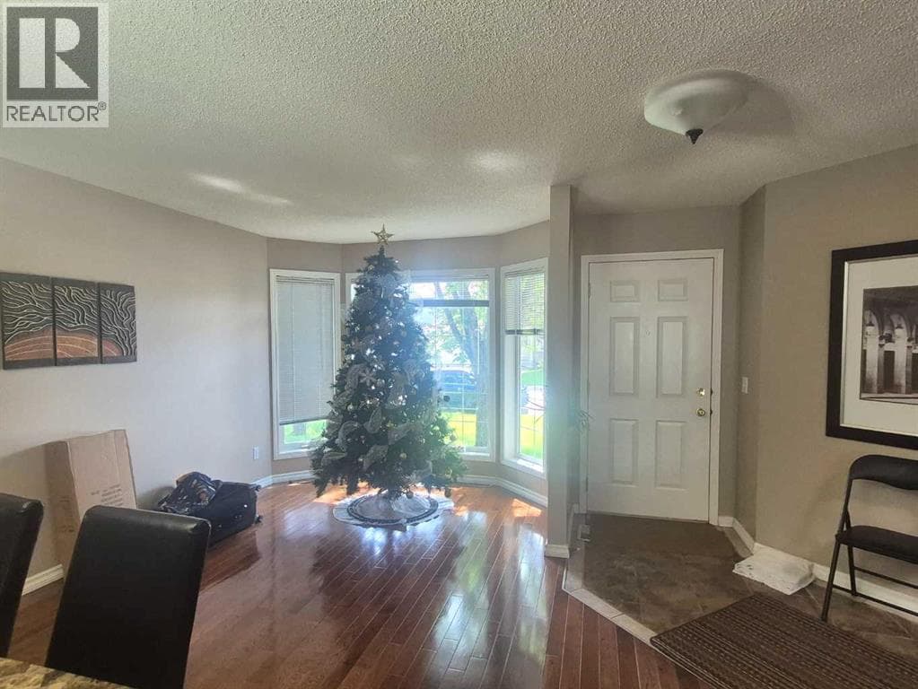 127 Hampstead Circle NW — photo 2