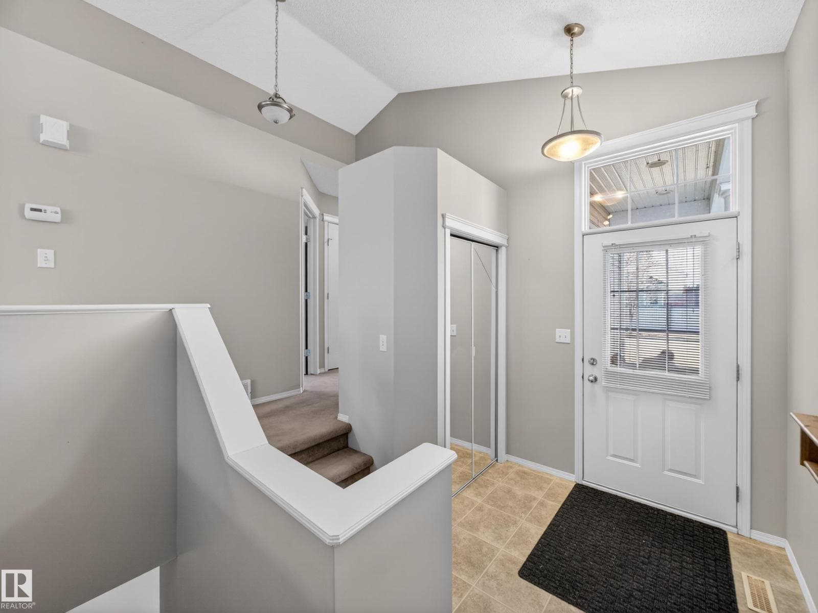 7912 10 AV SW — photo 5