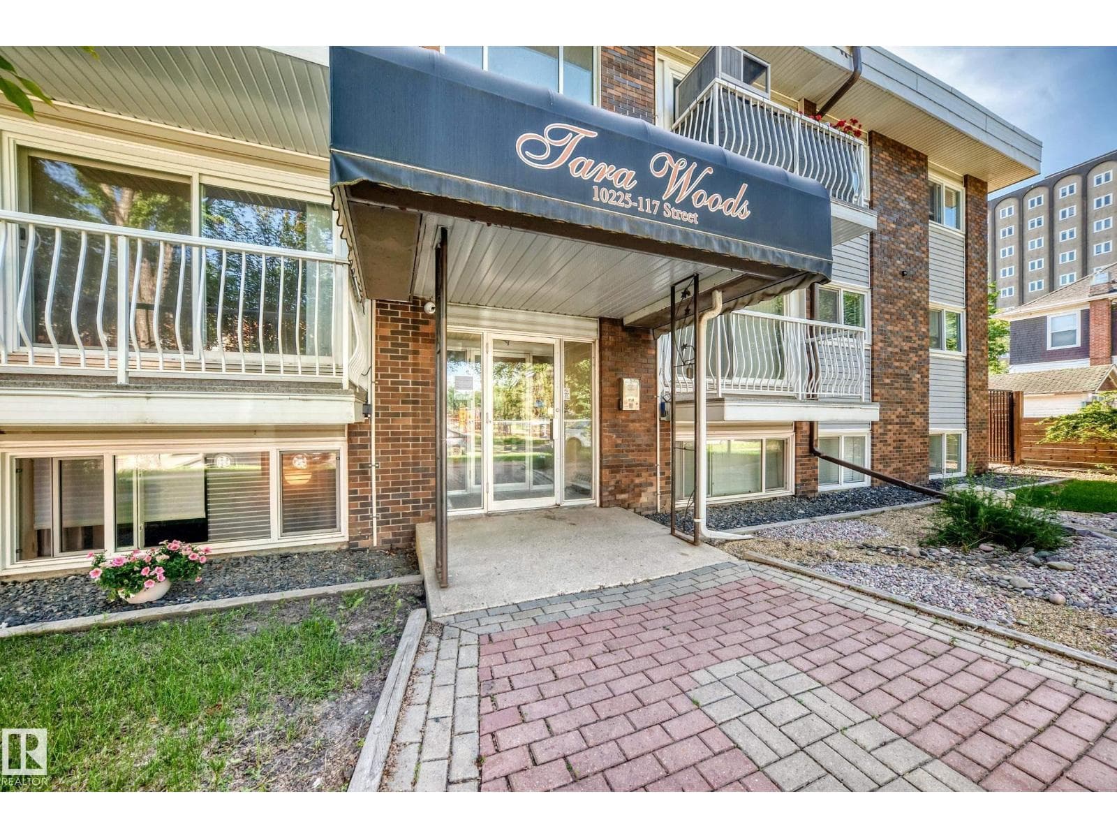 #305 10225 117 ST NW