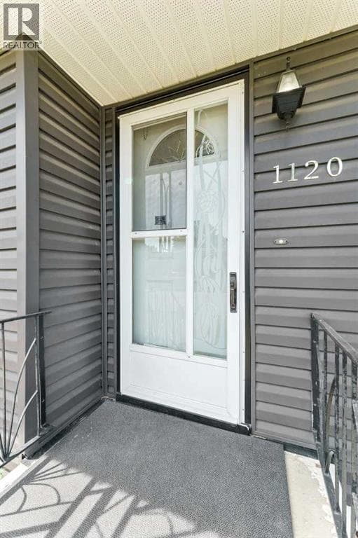 1120 1 Avenue NE — photo 2