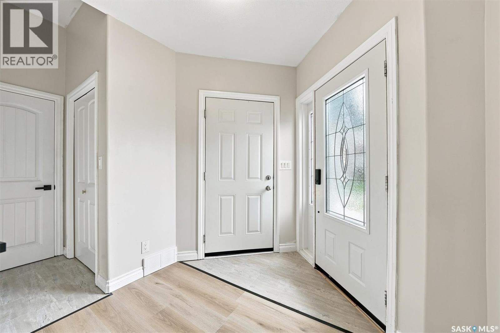 6 118 Hampton CIRCLE — photo 5