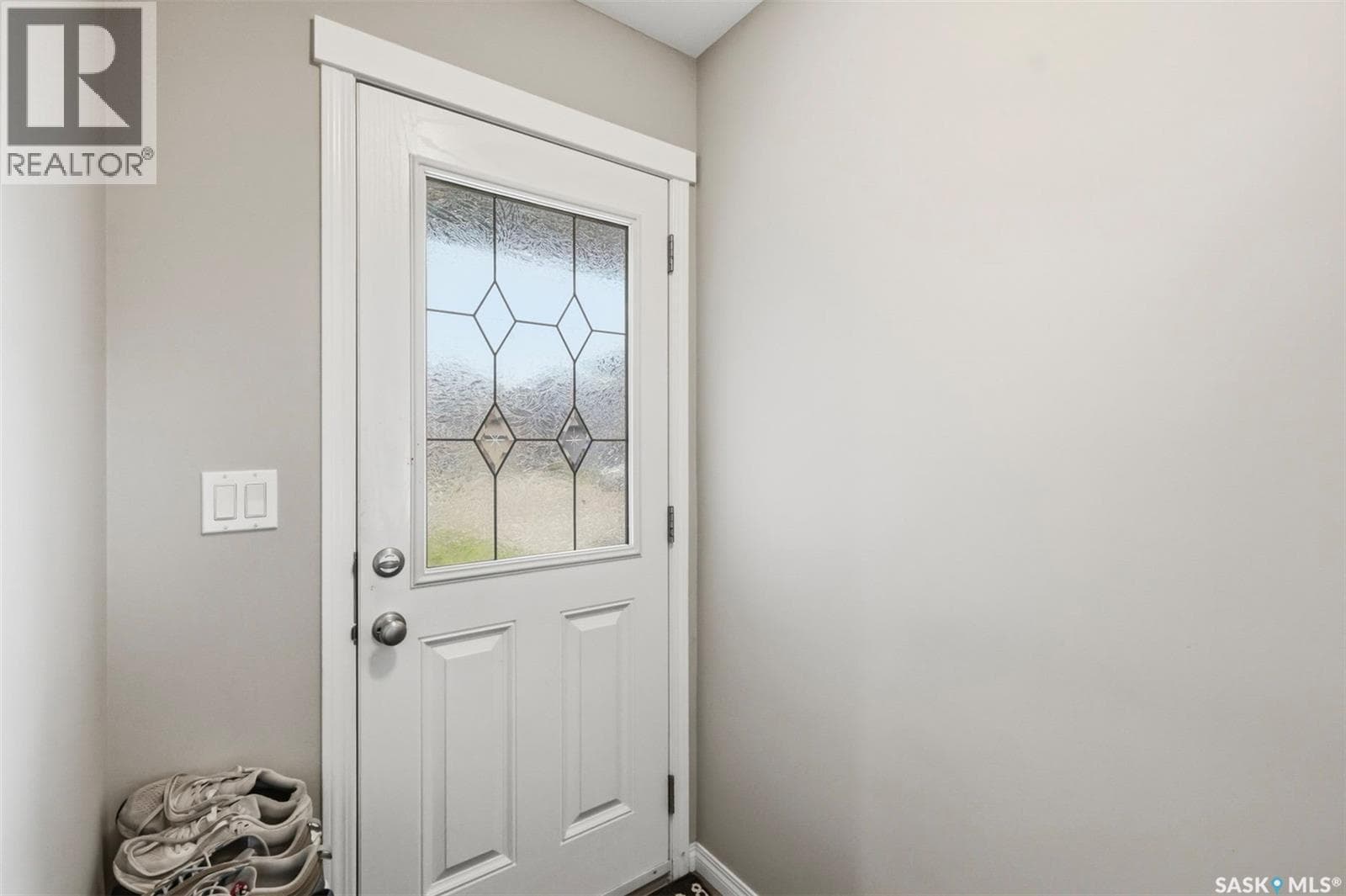 150 Henick CRESCENT — photo 3