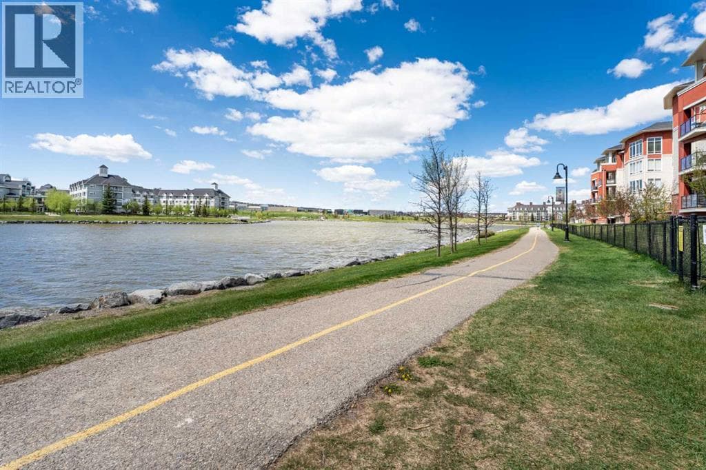 201, 162 Country Village Circle NE — photo 3