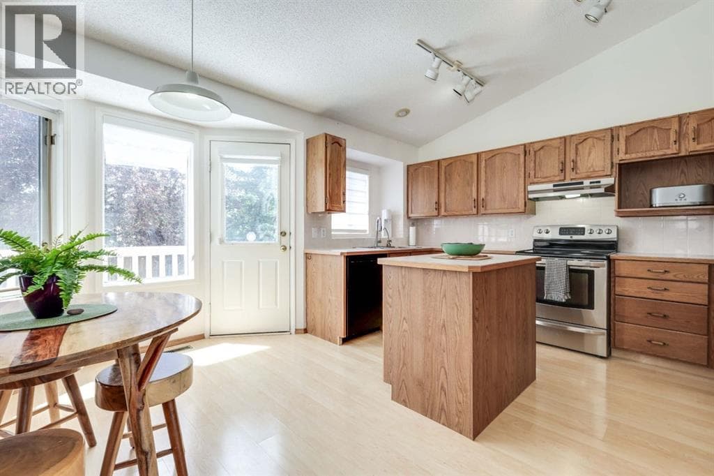 23 Sandalwood Close NW — photo 4