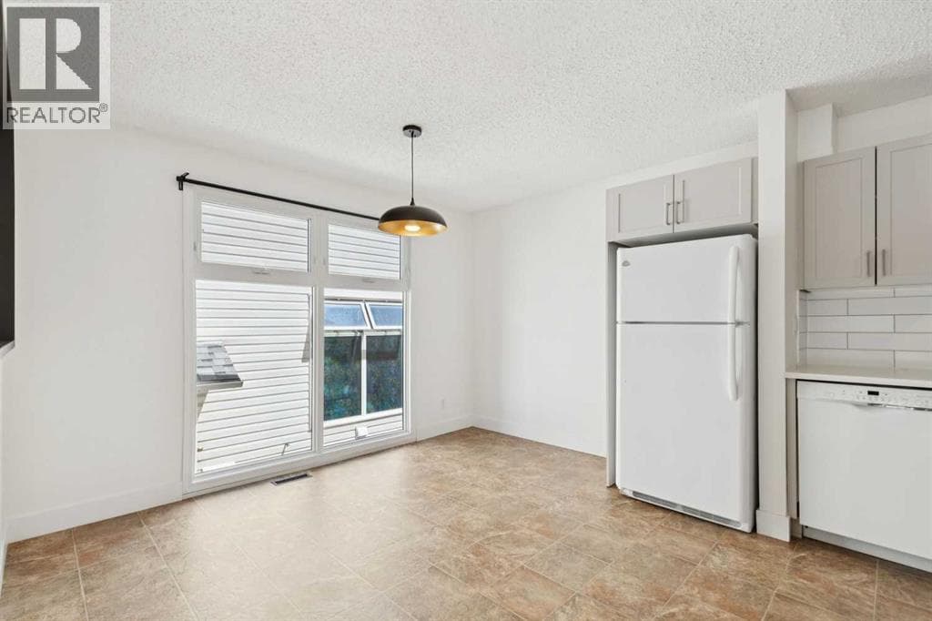 11424 8 Street SW — photo 4