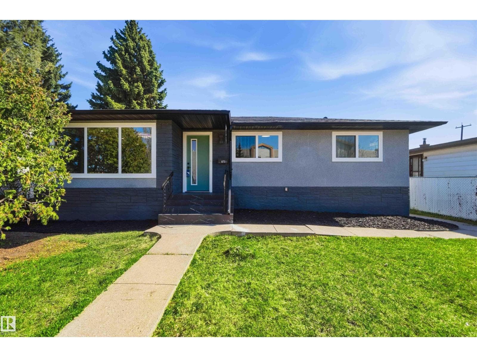 8736 66 AV NW — photo 5