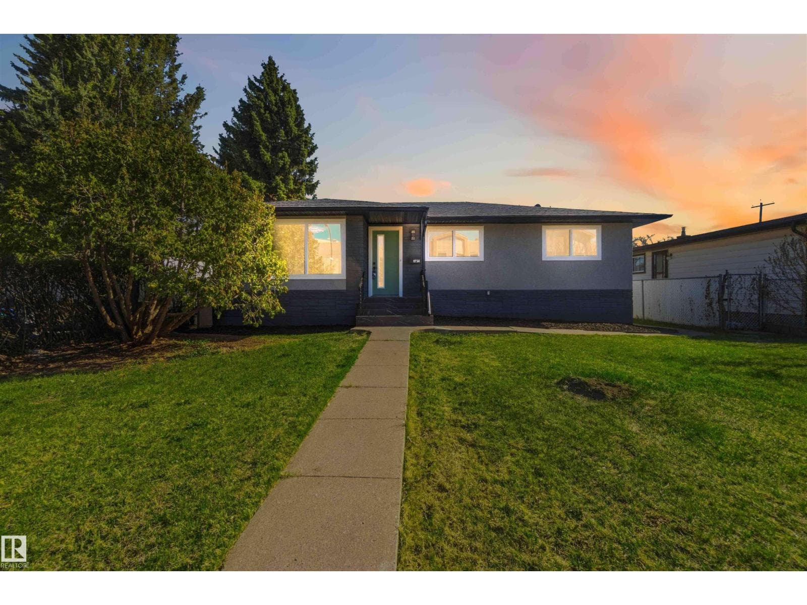 8736 66 AV NW — photo 3