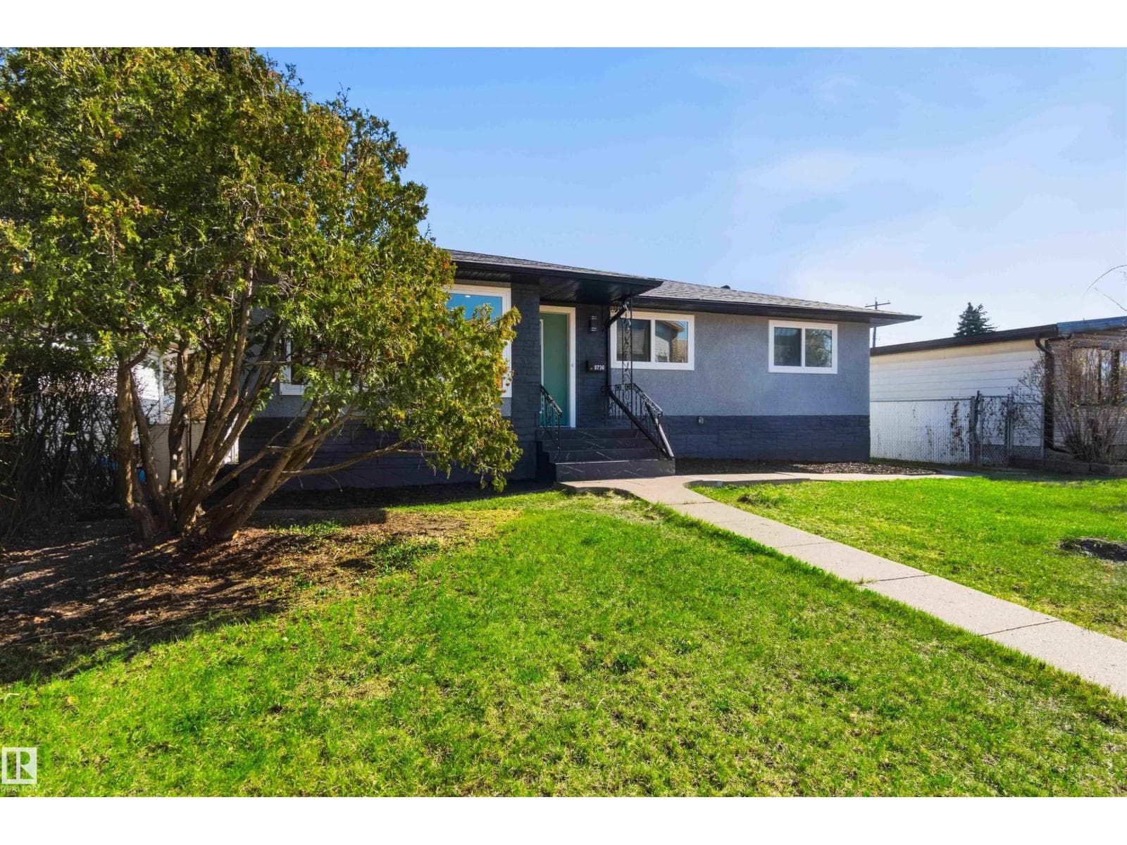 8736 66 AV NW — photo 4