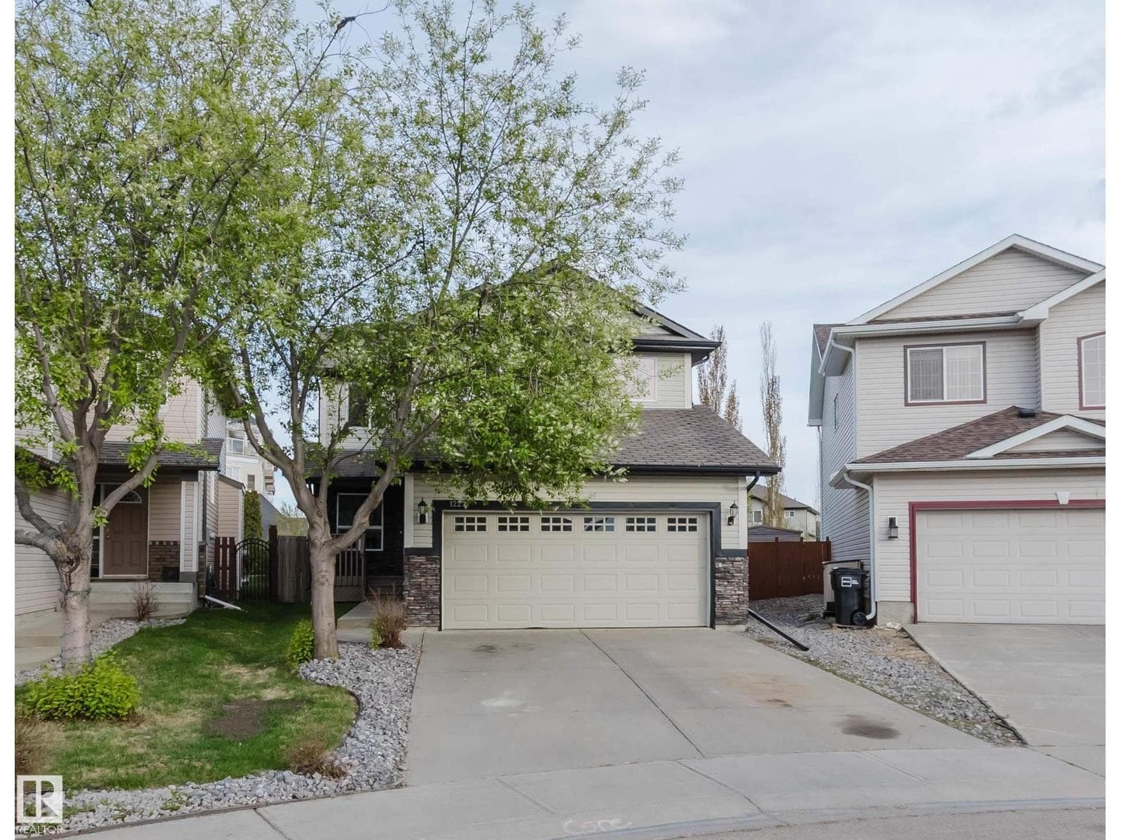 1227 115 ST SW