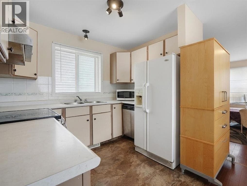2714 74 Avenue SE — photo 4