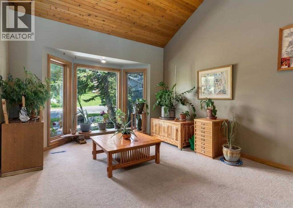 224 Edgedale Drive NW — photo 2