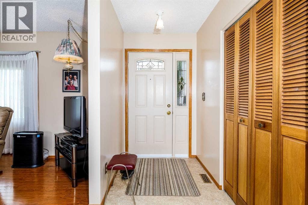88 McCullough  Cresent — photo 3