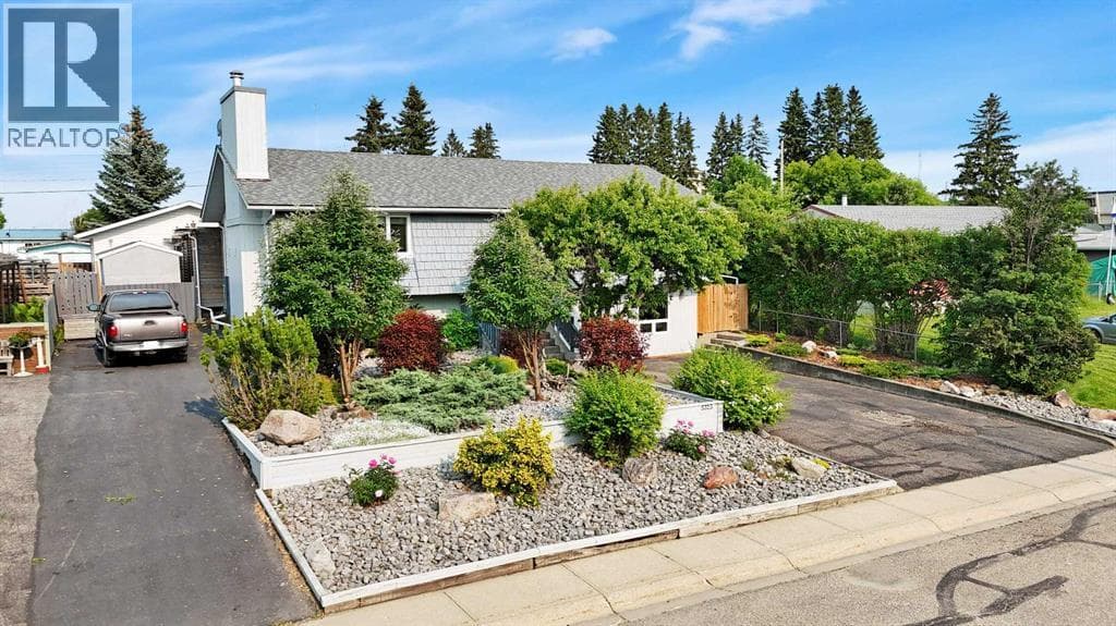 5323 53 Street — photo 2