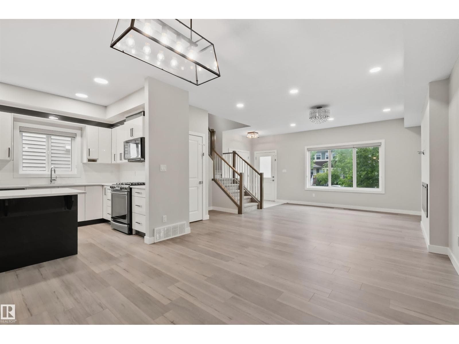 383 CHARLESWORTH DR SW — photo 2