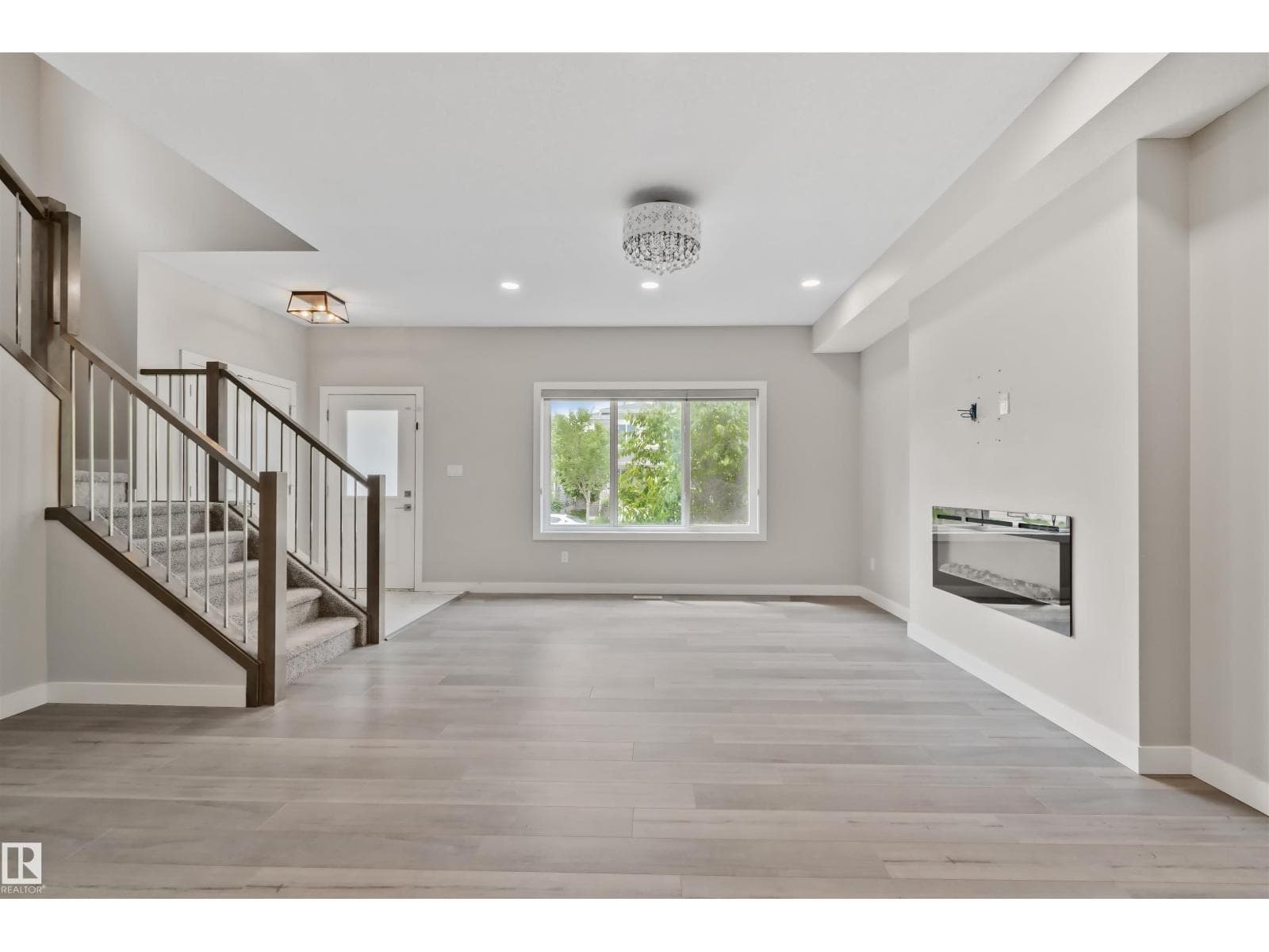 383 CHARLESWORTH DR SW — photo 3