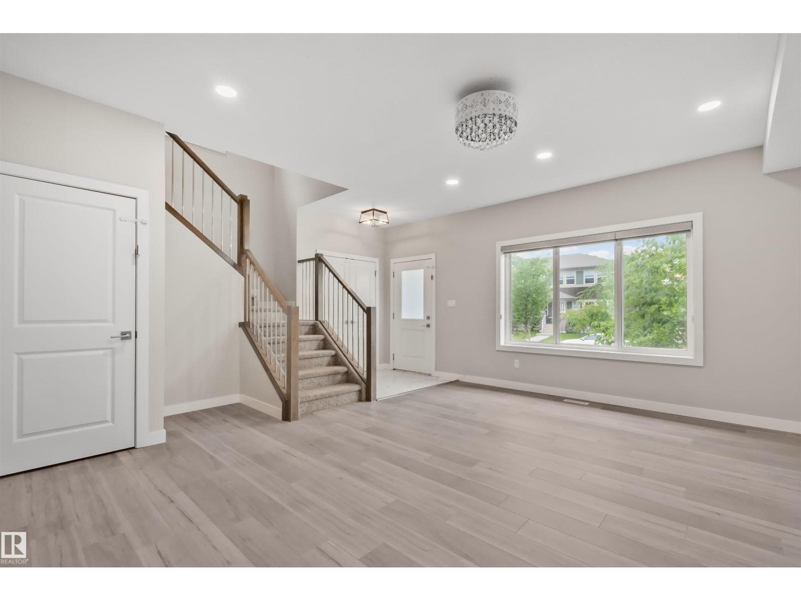 383 CHARLESWORTH DR SW — photo 4