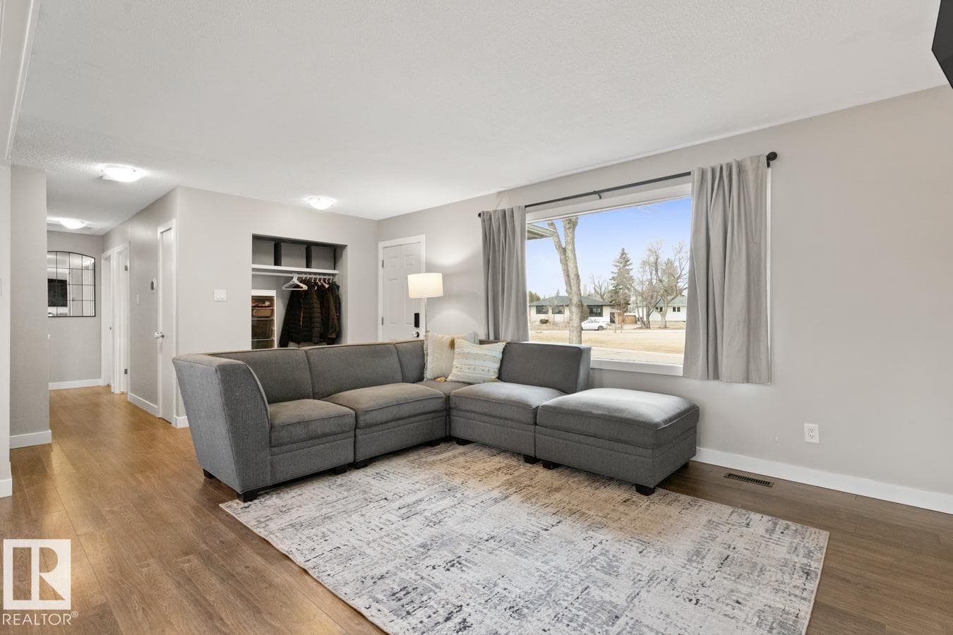 20 CARAGANA AV — photo 4