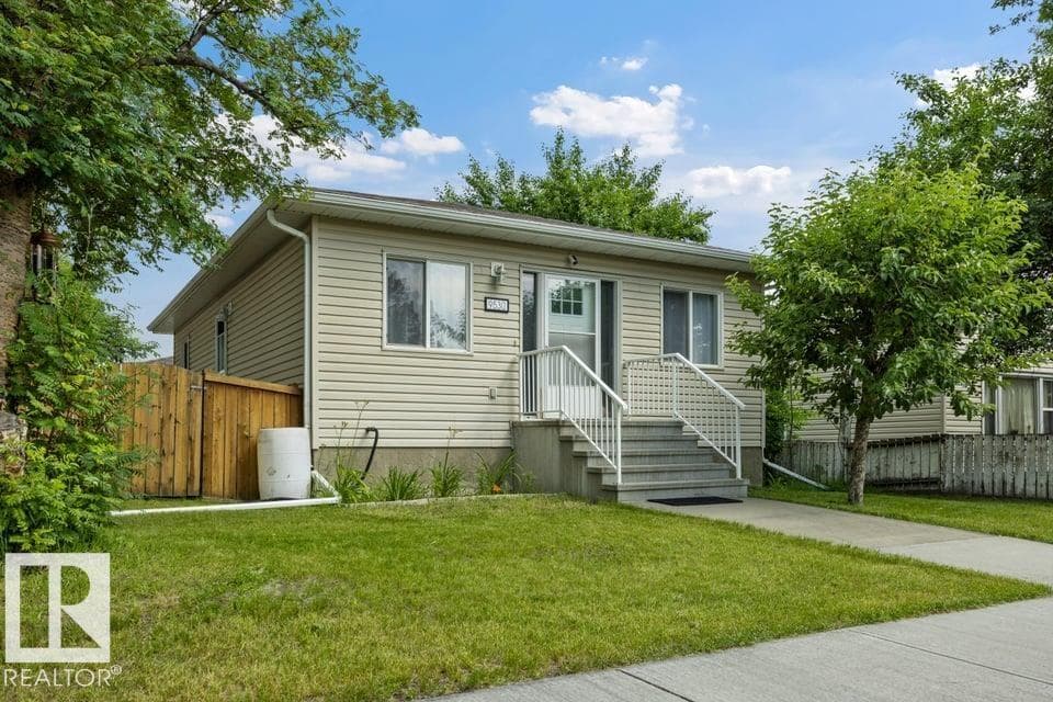 9530 122 AV NW