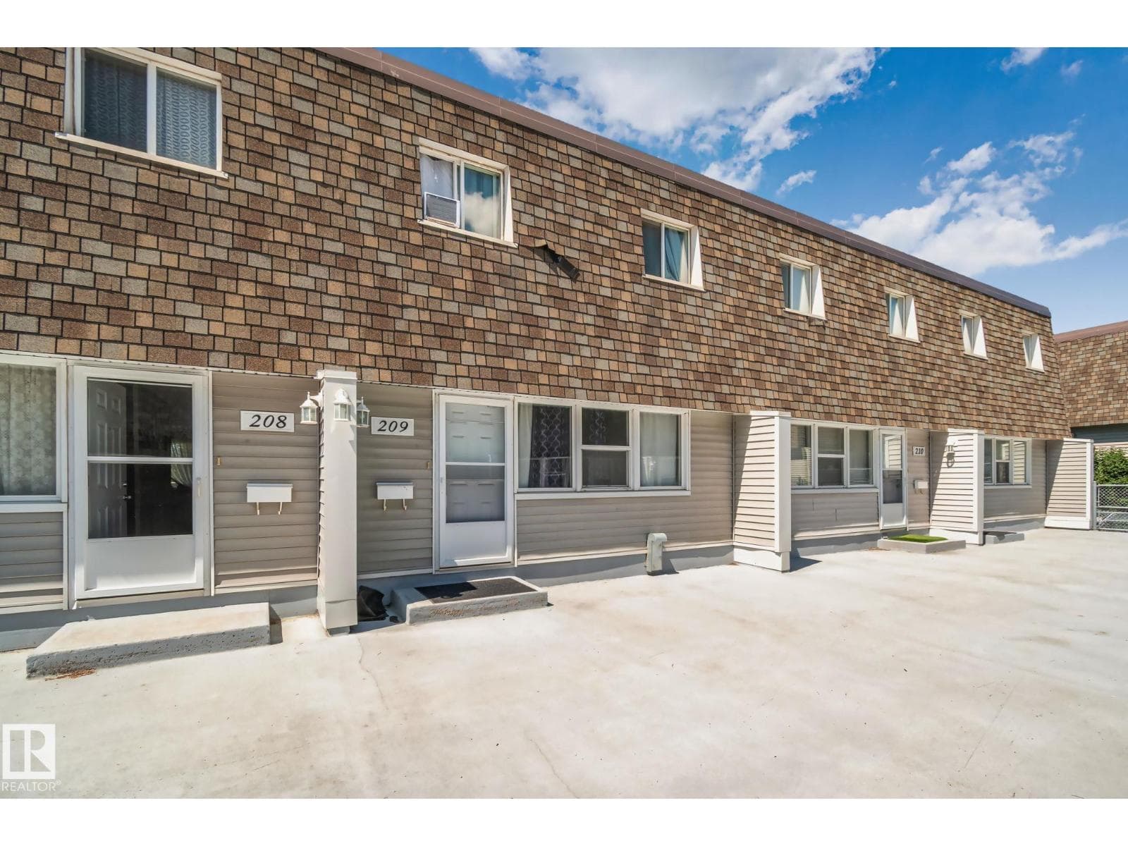 209 VILLAGE ON THE GREEN GR NW — photo 3