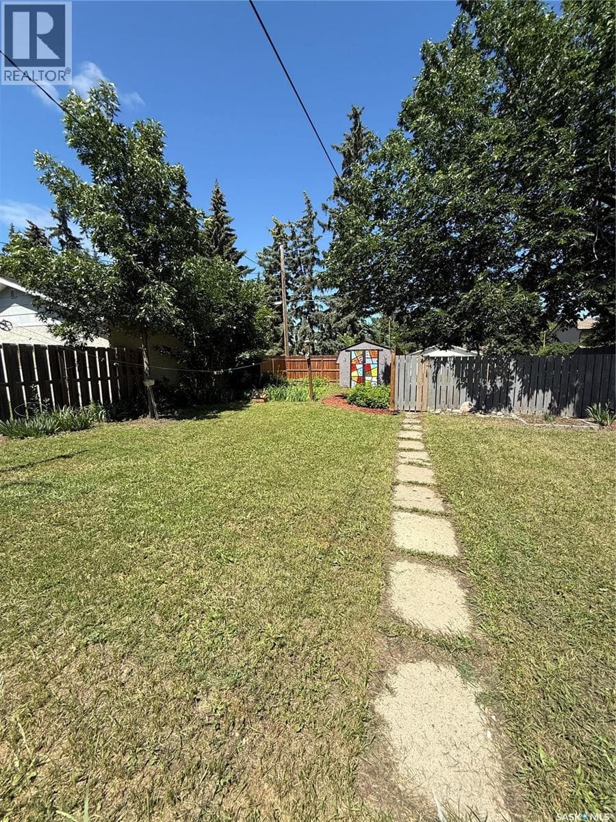 930 Vaughn STREET — photo 2
