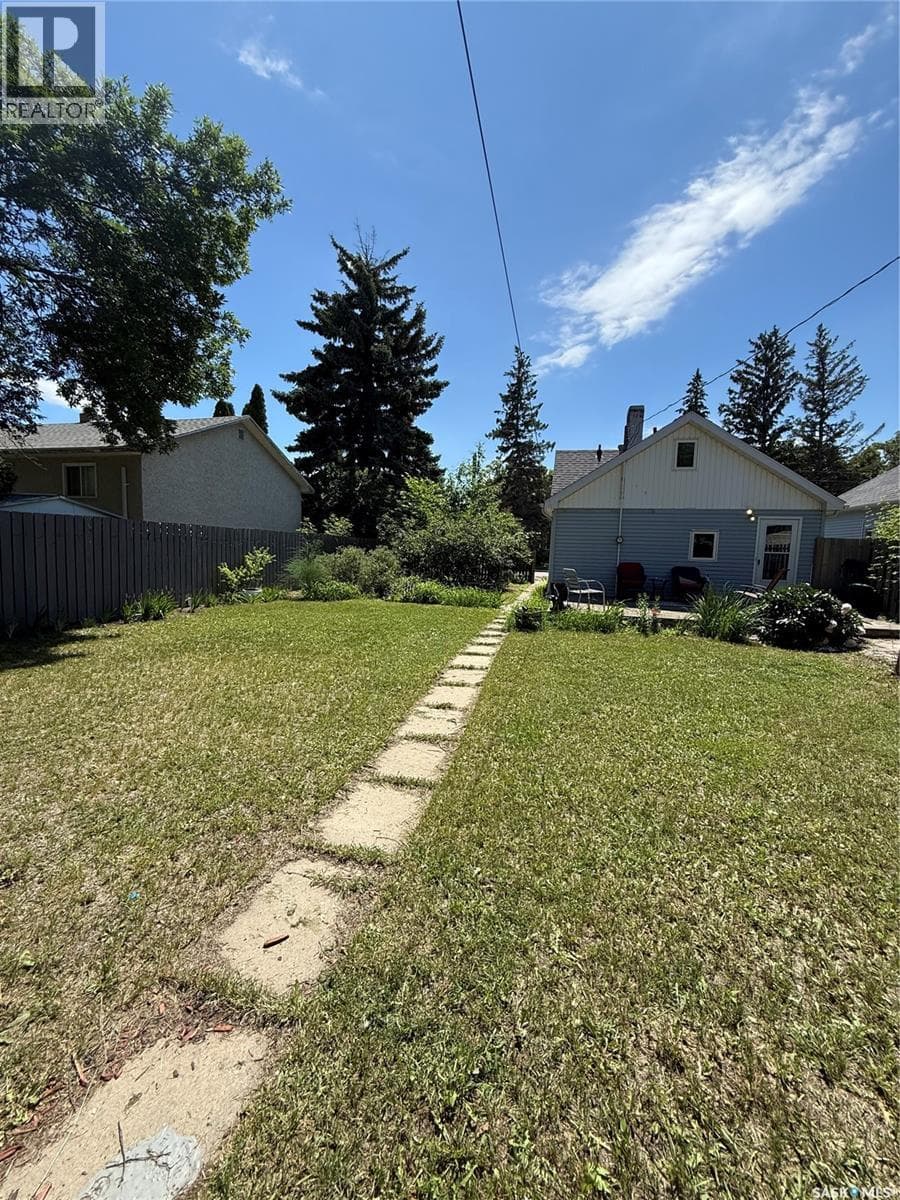 930 Vaughn STREET — photo 3